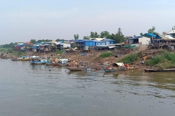 Phnom Penh Countryside Cycle Tour - From Phnom Penh streets to the Areyksat ferry