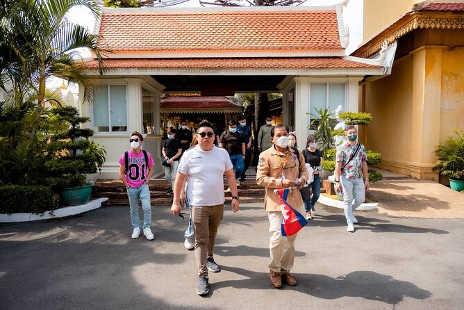 Phnom Penh Full Day Private Tour By Tuk Tuk or Taxi Car - Wat Phnom and the Independence Monument