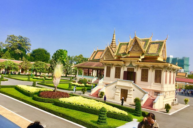 Phnom Penh Full Day Private Tour Included All Admission Tickets - Wat Ounalom Beside The Riverfront