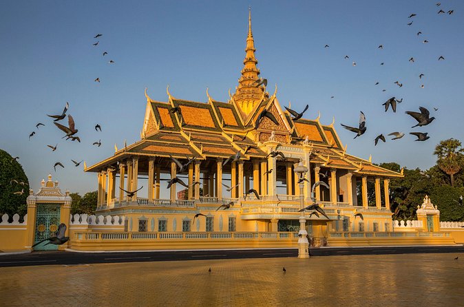 Phnom Penh Half-day Tour From Phnom Penh City - Choeung Ek and the Killing Fields at noon