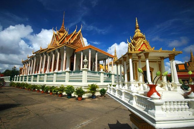 Phnom Penh Highlight City Tours - Arriving at the Royal Palace and Silver Pagoda