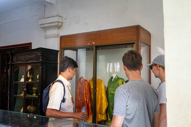 Phnom Penh Historical Tour - Wat Phnom and the city’s oldest religious story