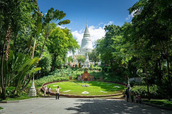 Phnom Penh Historical Tour - What the guides add to the experience