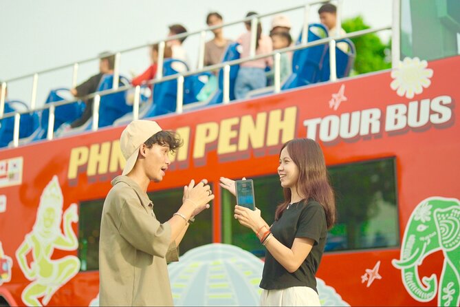 Phnom Penh Hop-on Hop-off Bus with Free Boat Cruise 1 Day Pass - Wat Ounalom and the Phnom Penh Night Market