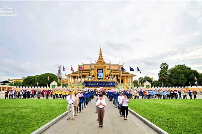 Phnom Penh Hop-on Hop-off Highlight Tour including Killing Fields - What the $15 price really covers