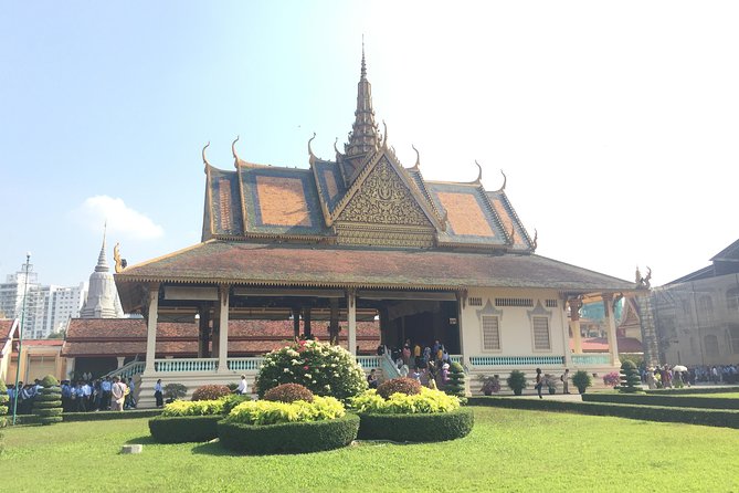 Phnom Penh killing field Private Tour - 8:30 am: See Phnom Penh before the museums