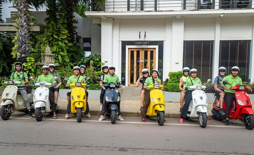 Phnom Penh: Morning Foodie, Market Walking & Street Art Tour - Banh Chaev and the taste of Khmer cooking