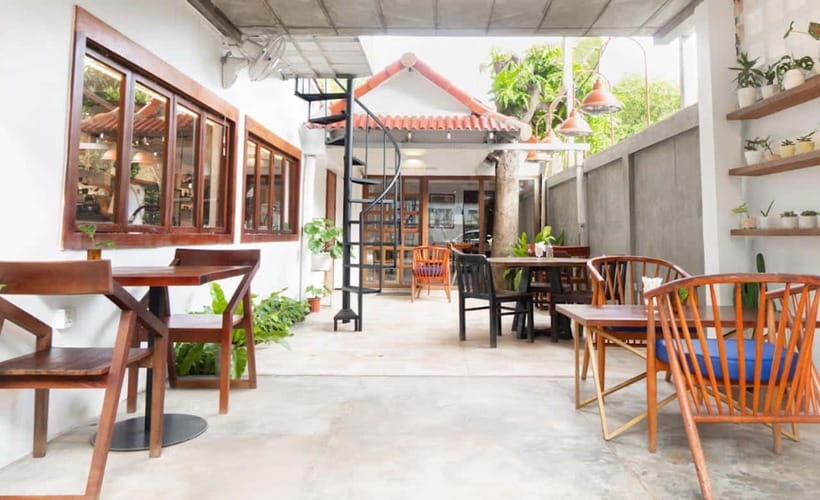 Phnom Penh: Morning Foodie, Market Walking & Street Art Tour - The guides make the difference