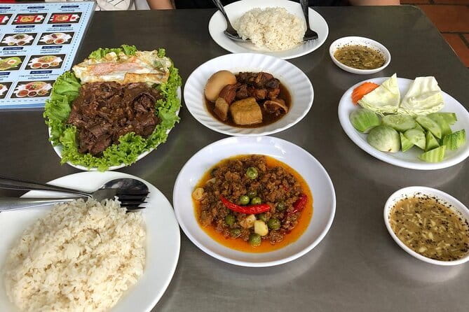 Phnom Penh Night City Highlights & Local Food tour by Tuktuk - The Royal Palace after sunset