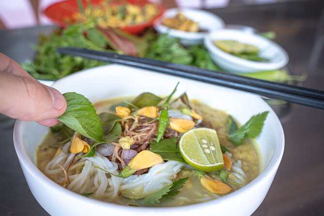 Phnom Penh’s Culinary Underground: Local Food Tour by Tuk-tuk - Roadside stews and stir-fries at a family eatery