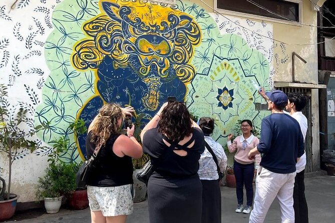 Phnom Penh's Morning Market and Street Art Tour by Tuk tuk - Tuk-tuk rides that connect the city’s neighborhoods