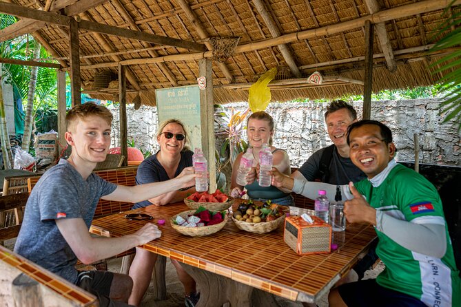 Phnom Penh Silk Island Bike Tour/ E-Bike or Tuk Tuk - Silk weaving at the community center