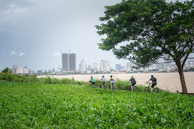 Phnom Penh Silk Island Bike Tour/ E-Bike or Tuk Tuk - The extra stops that make the route feel local