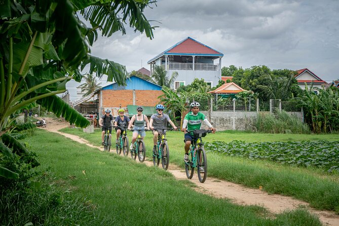 Phnom Penh Silk Island Bike Tour/ E-Bike or Tuk Tuk - Leaving the city by bicycle and ferry