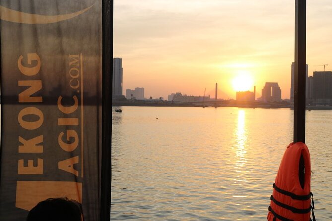 Phnom Penh: Sunset Cruise-Free Beers-Sodas-BBQ Buffet-fruit plate - Choosing between the three packages