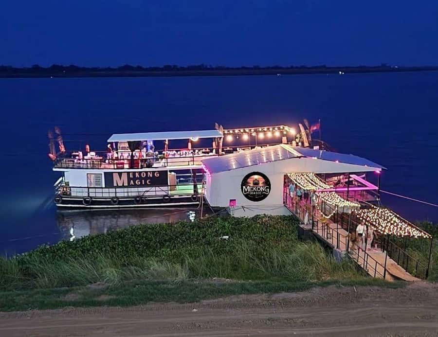 Phnom Penh: Sunset Cruise with Unlimited Beers & BBQ Buffet - Getting back after the pier