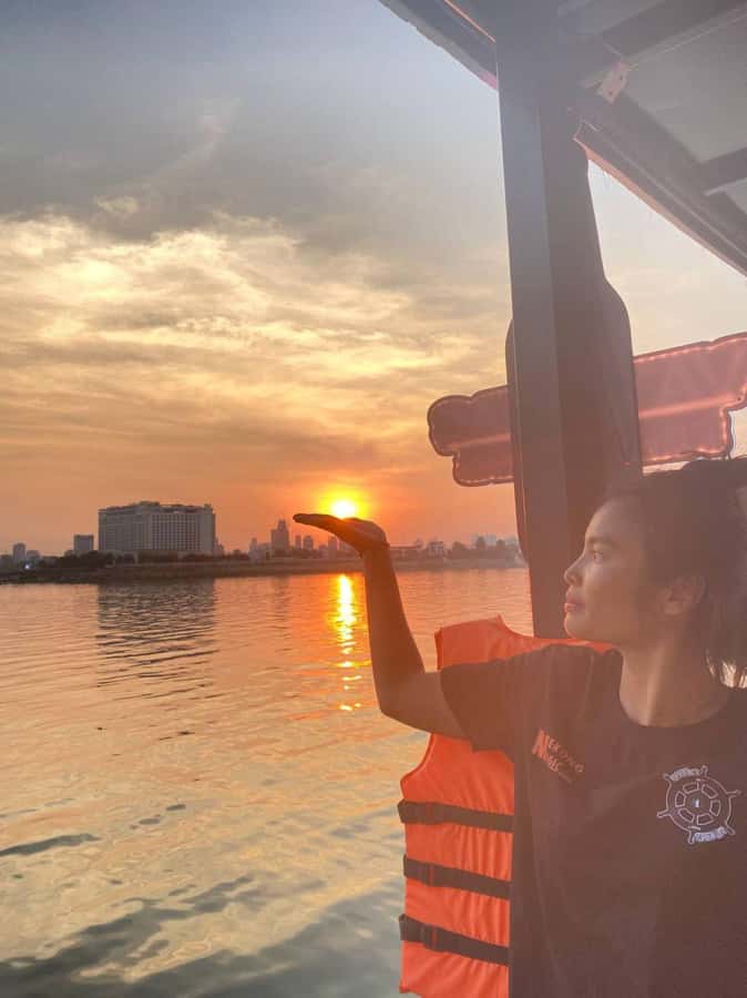 Phnom Penh: Sunset Cruise with Unlimited Beers & BBQ Buffet - BBQ buffet, free-flow drinks, and what the price means