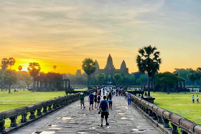 Phnom Penh to Siem Reap, Angkor Wat & Return, 2 Day Private Tour - Skun Market and Cambodia’s famous fried spiders