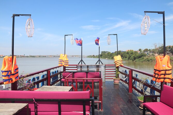 Phnom Penh to Siem Reap Cruise/road tour or Siem Reap/Phnom Penh - Tonle Sap and the route toward Koh Chen Island
