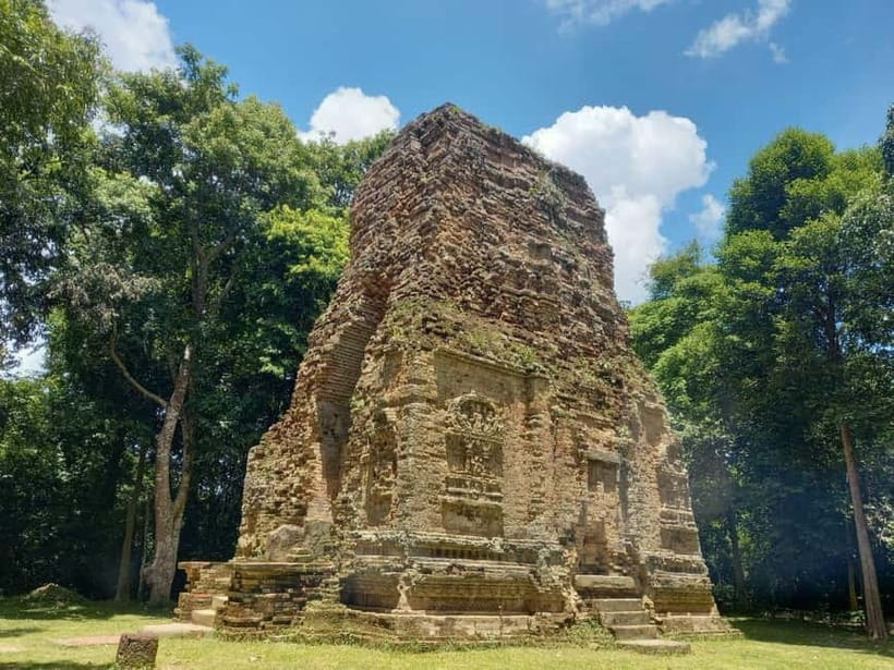 Phnom Penh to Siem Reap Through Cambodia’s Heartland - Phnom Santuk and the 809-step choice