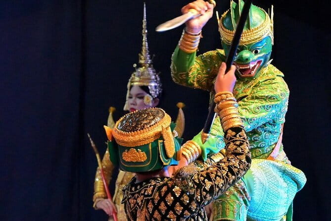 Phnom Penh Unique Classical Dance Show Every Saturday &Sunday - Watching Cambodian dance from close range