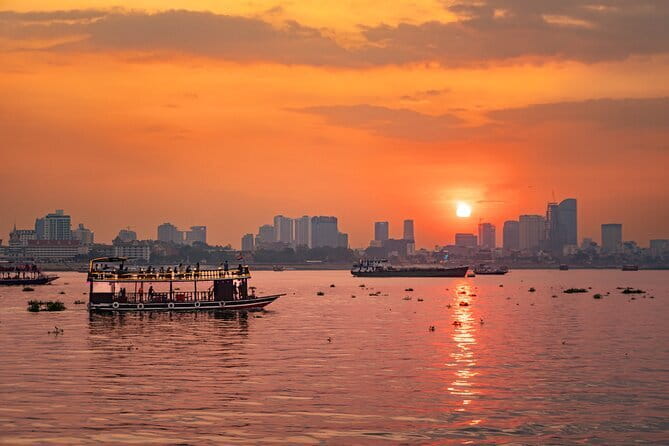 Phnom Penh Vespa City Tour and Sunset Boat with drinks - Why the 2:30 pm start works well