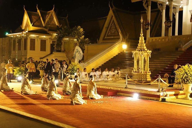 Phnom Penh Vital Discovery-Full Day Tour (Including all services) - Independence Monument and modern Cambodia