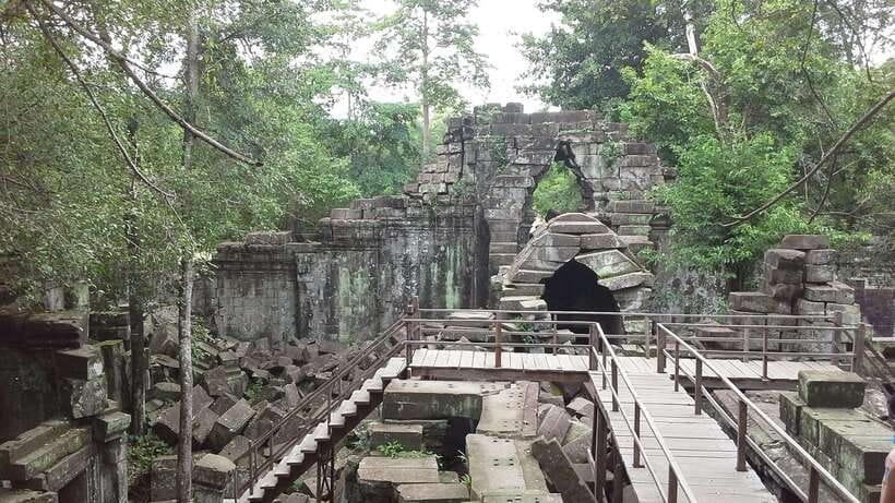 Prasat Thom, Koh Ker Group & Beng Mealea Full-Day Tour - Comparing the two temple stops