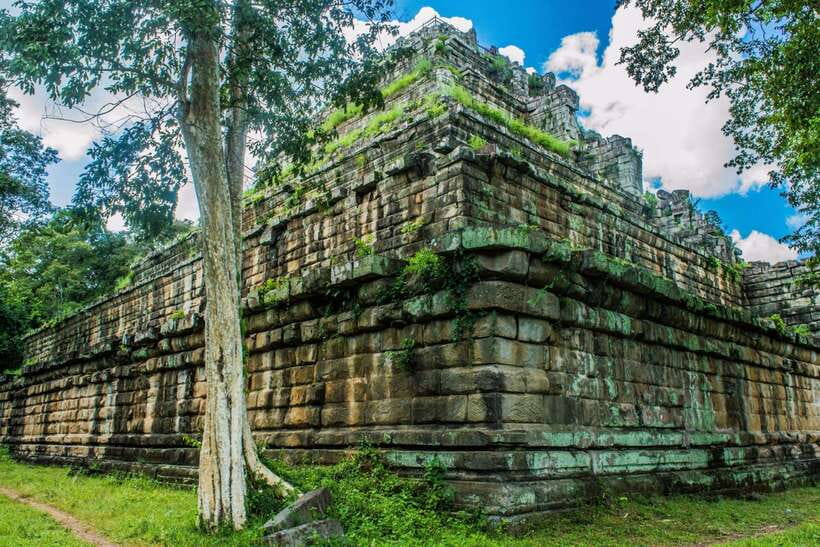Prasat Thom, Koh Ker Group & Beng Mealea Full-Day Tour - Prasat Thom and its unusual pyramid shape