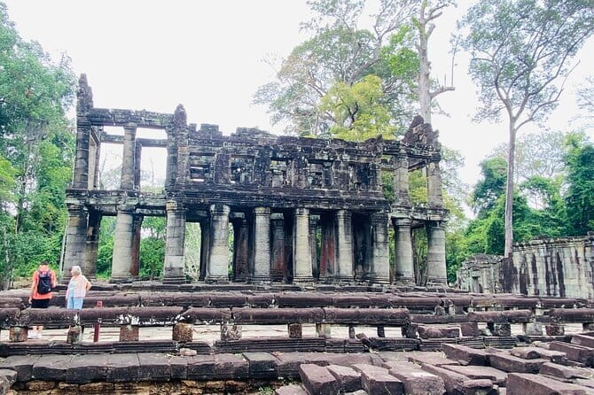 Preah Khan, Neak Pean and Pre Rup Temple Tour - Neak Pean: a small temple on a circular island