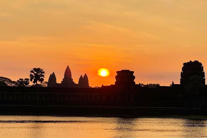 Private 2 Days Angkor Wat Sunrise and Discover all Major Temples - Bayon, Baphuon, and the royal terraces