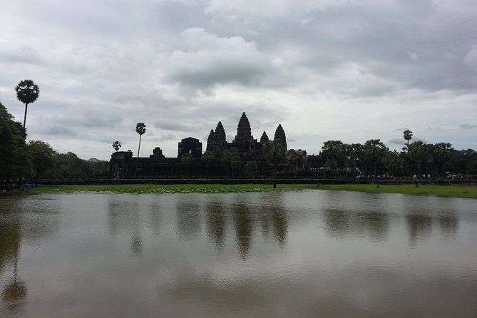 Private 3 Day Trip: Siem Reap-Phnom Penh - The road to Phnom Penh and the spider market