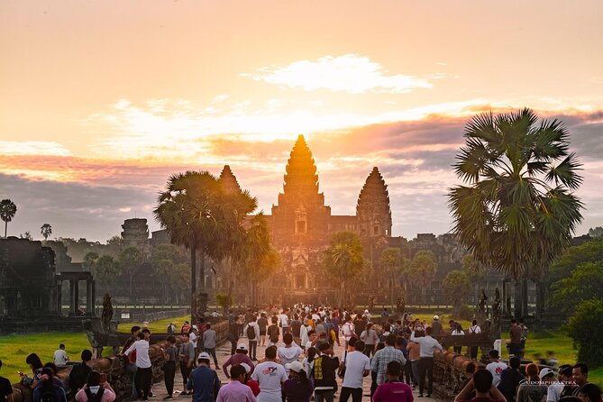 Private Angkor Sunrise Guided Tour - Angkor Thom and Bayon’s stone faces