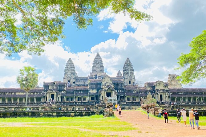 Private Angkor Wat and Lost Temple Jungle Tour - Angkor Wat: two hours with the kingdom’s great symbol