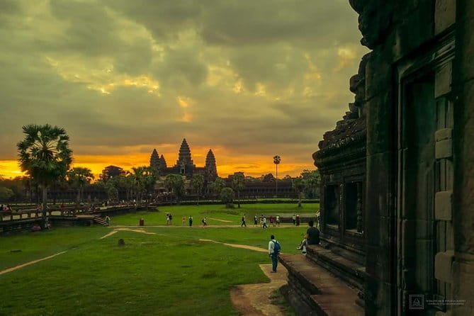 Private Angkor Wat Day Tour with Pre Rup Temple Sunset - Angkor Wat: two hours with the great centerpiece