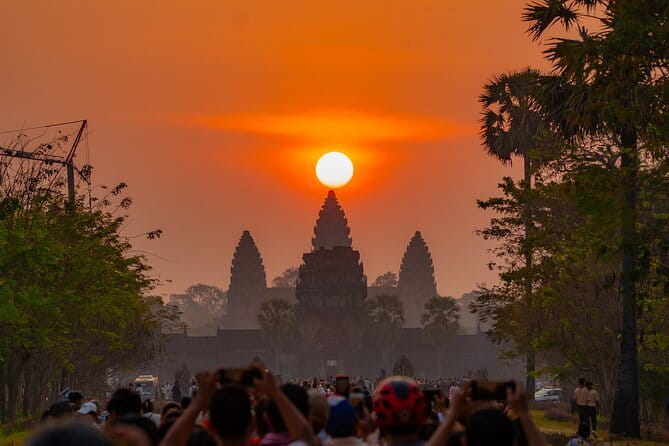 Private Angkor Wat Sunrise Guide Tour include Breakfast and Snack - Victory Gate offers a short look at Angkor Thom