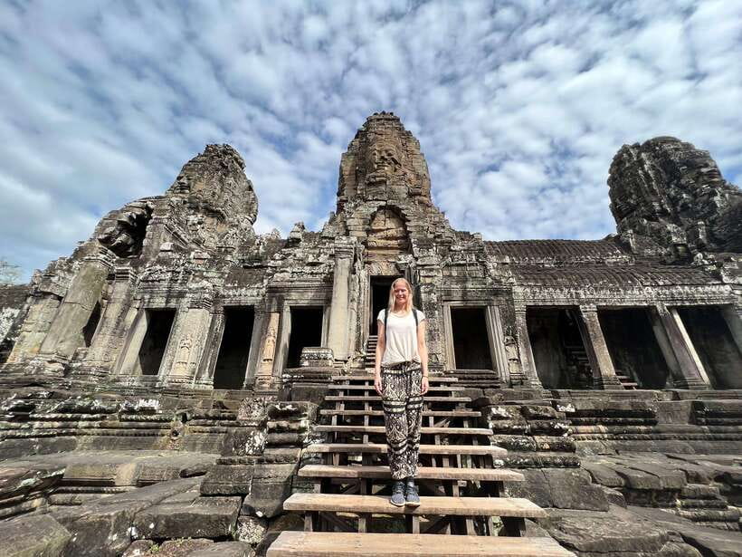 Private Angkor Wat Sunrise Tour with Lunch - The guide and photography service
