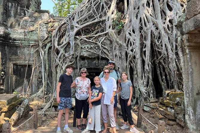 Private Angkor Wat Sunrise Tour with Lunch Included - The private format and guide style