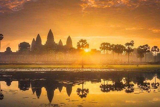 Private Angkor Wat Sunrise Tour - Angkor Wat before dawn