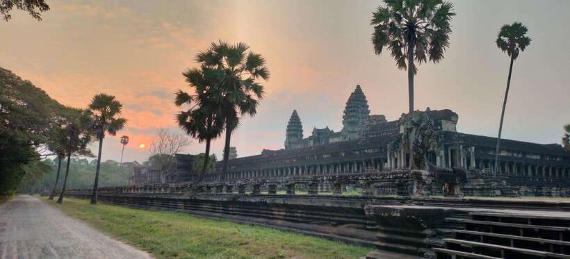 Private Angkor Wat Sunrise Tours And Sunset Floating Village - Sunset on the great Tonle Sap Lake