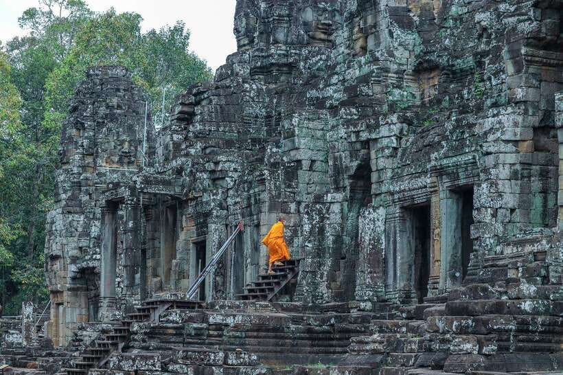Private Angkor Wat Sunset Tour with Lunch and Snack Included - Lunch near the temples