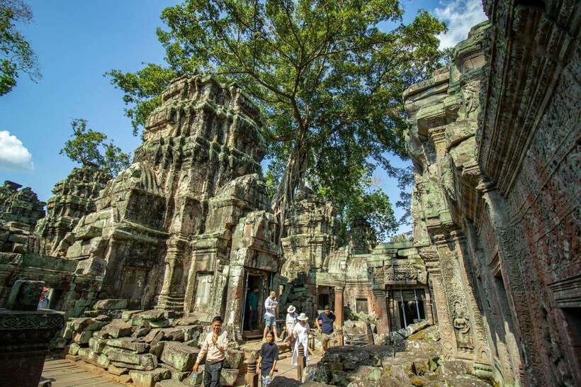 Private Angkor Wat Sunset Tour with Lunch and Snack Included - Phnom Bakheng for the sunset