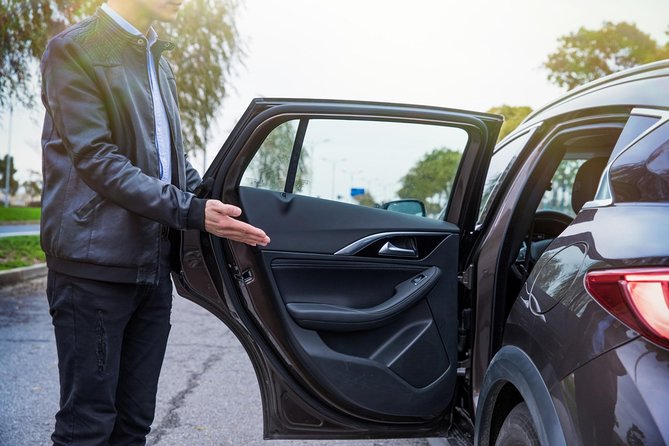 Private Arrival Transfer: Phnom Penh International Airport (PNH) to Hotel - Central Phnom Penh hotel drop-off