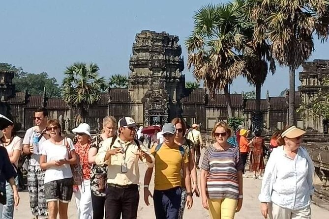 Private Banteay Srei and 4 Temples Guided Tour - The guide, vehicle, and service details
