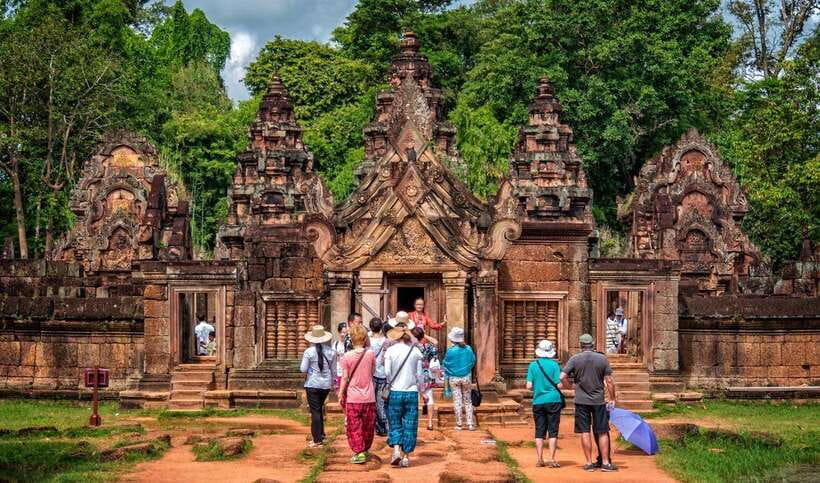 Private Banteay Srei and Grand Tour Leading by expert guide - Neak Pean: a quick visit on a man-made island