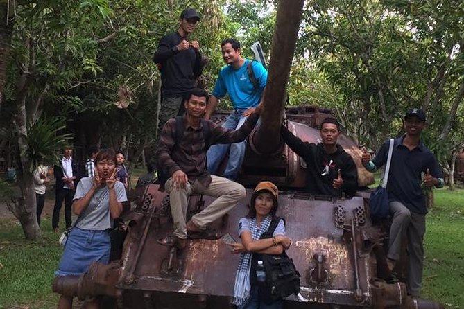 Private City Tour in Siem Reap - The War Museum Cambodia with a veteran guide