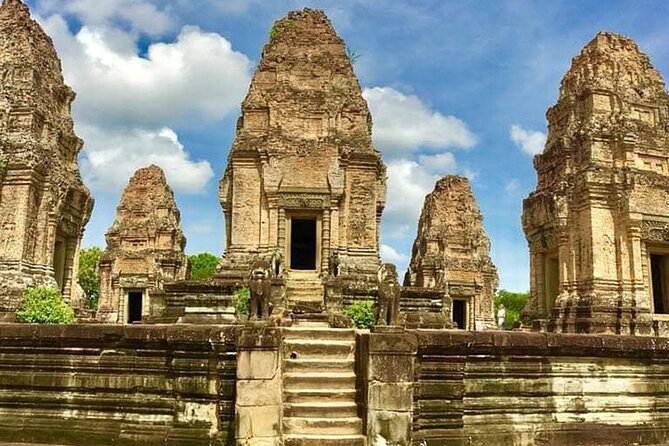 Private Day Angkor Wat Temple and Banteay Srei Temple Tour - Banteay Srei rewards close attention