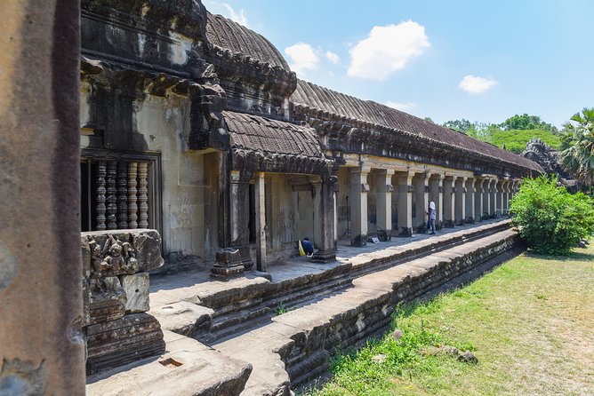 Private Full-Day Angkor Temple and Sunset Viewing with Lunch - Lunch at a local restaurant, with one detail to confirm