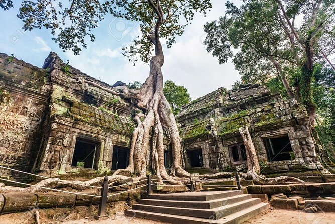 Private guided Full -day Angkor tour with sun set - Transport, water, and the practical details