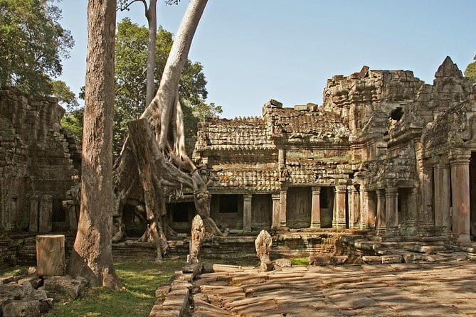 Private guided tour around Beng Mealea, Banteay Srei and Kbal Spean - Beng Mealea: a vast ruin under jungle growth